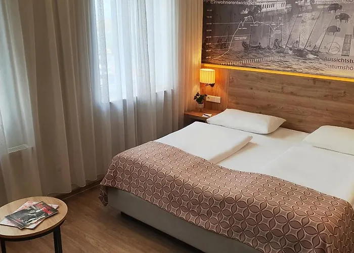 Atlas Halle Отель Галль