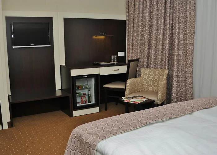 Отель Atlas Halle Галль