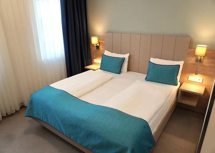 Atlas Halle Отель